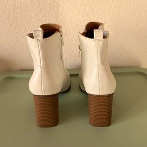 Indigo brand, white color, SIZE 10 WOMENS BOOT
